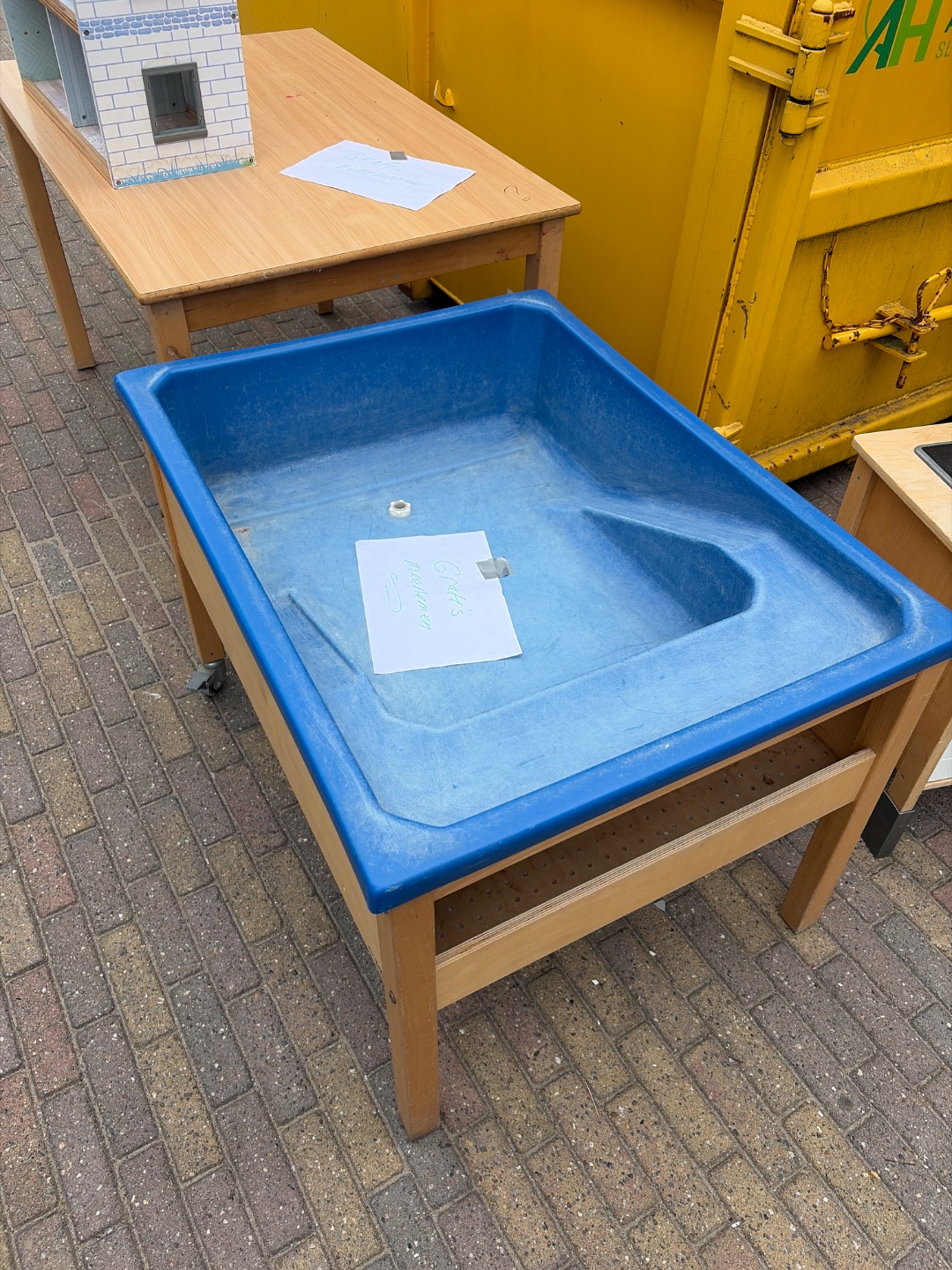 poppenhuis, waterspeelbak en keukentje 2