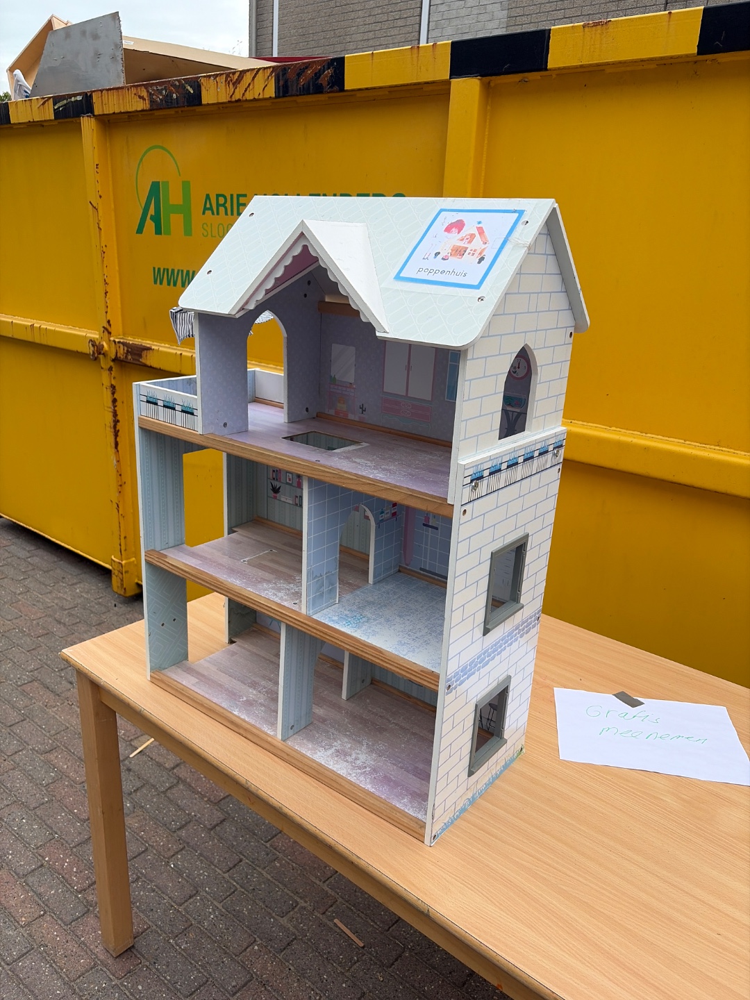 poppenhuis, waterspeelbak en keukentje 3