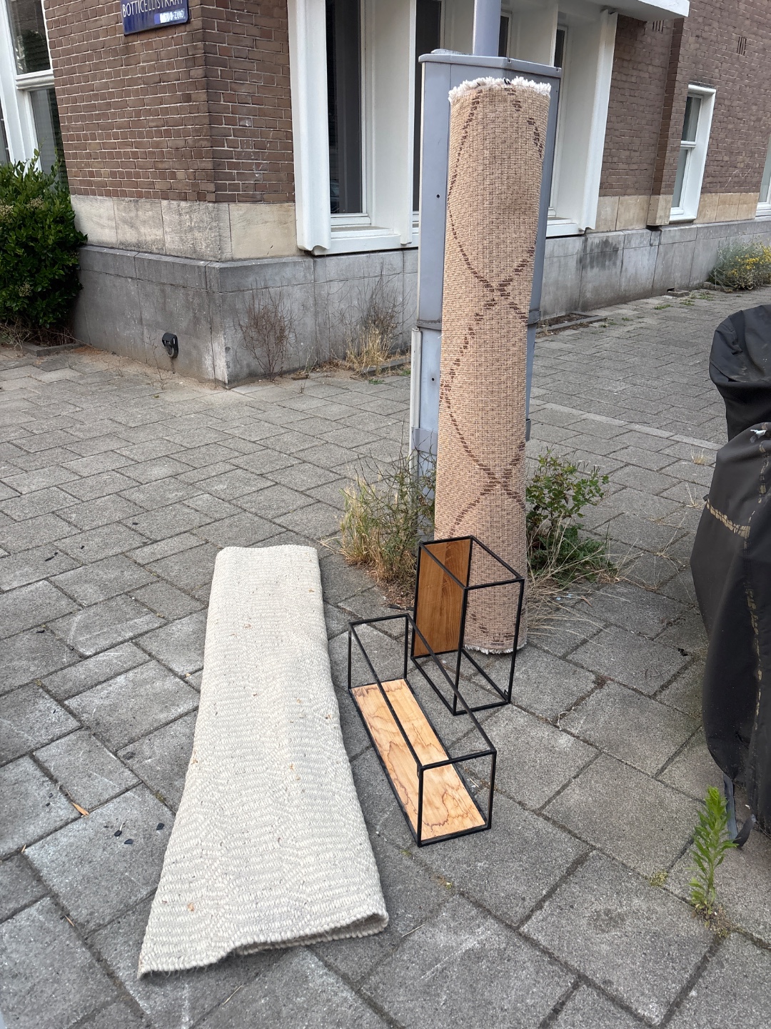 Poef, kleden en lamp 2