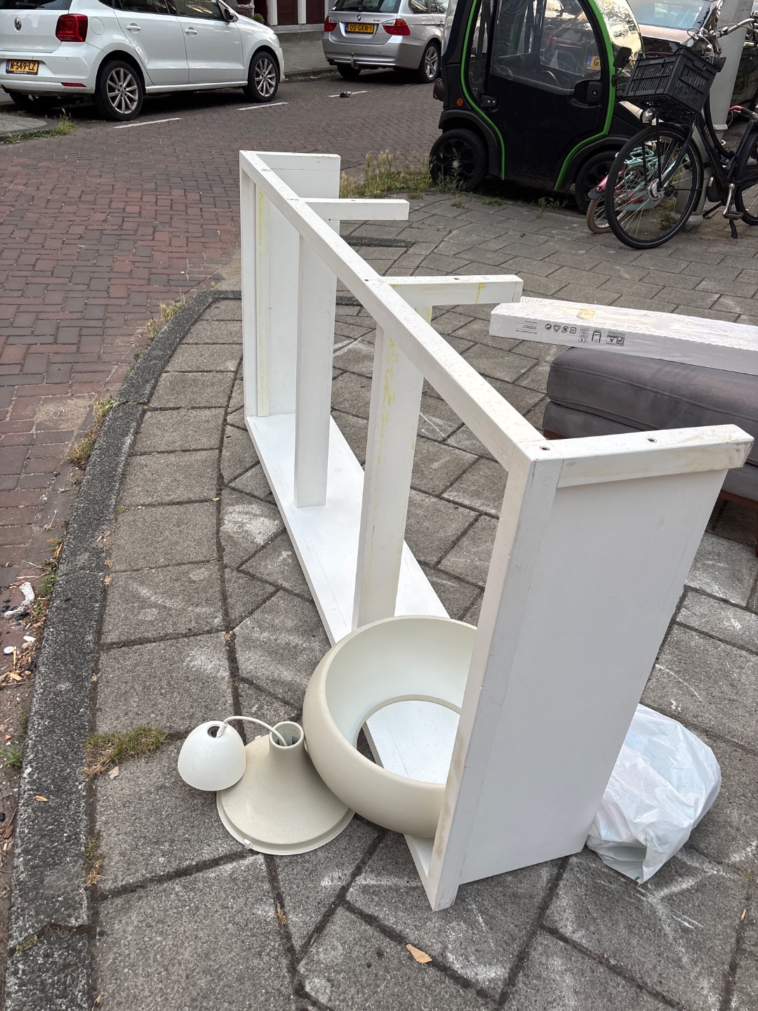 Poef, kleden en lamp 3