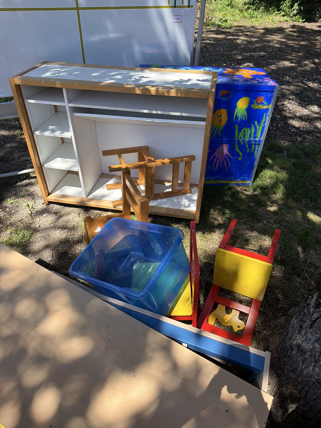 Old furniture from the children’s school 🪑📚 2