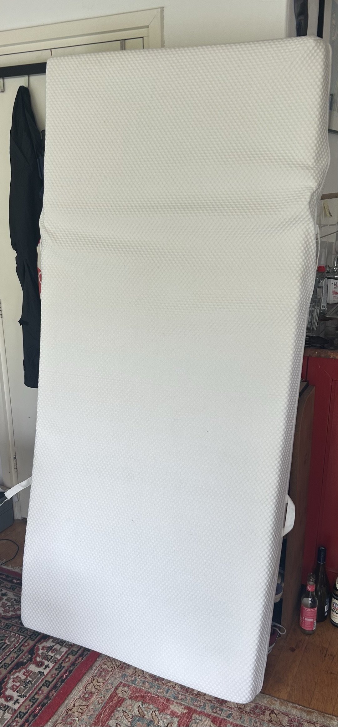 Mattrress 220x90 — has to be picked up today — please dm @aneodemik if interested! So I can carry it downstairs for you. 1