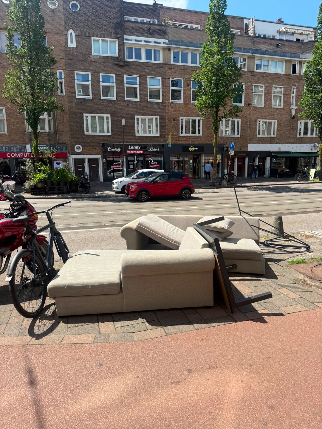Large complete sofa, free to pick up 1