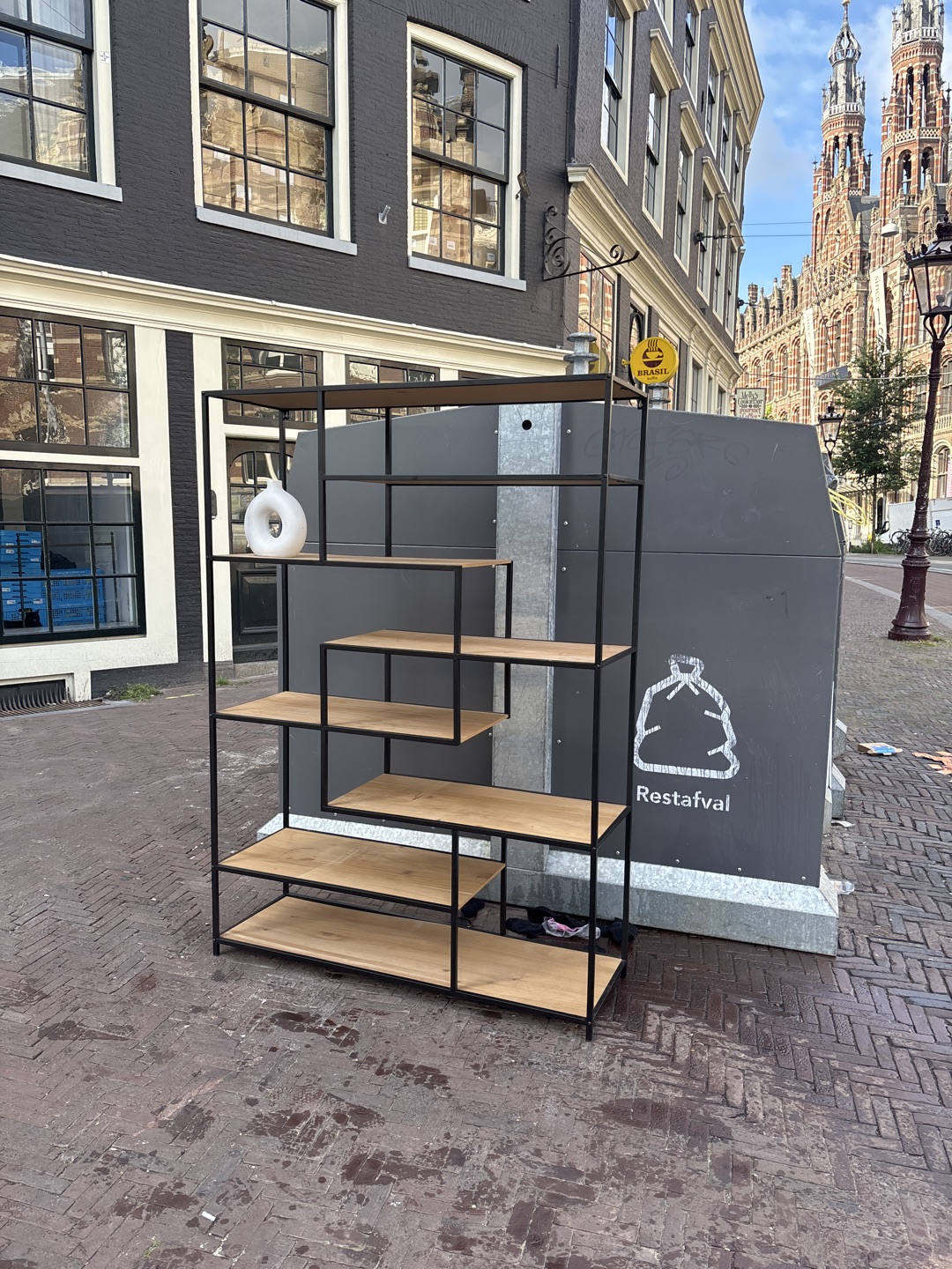 Item found on Amsterdam, Centrum, Nieuwezijds Voorburgwal 121 2