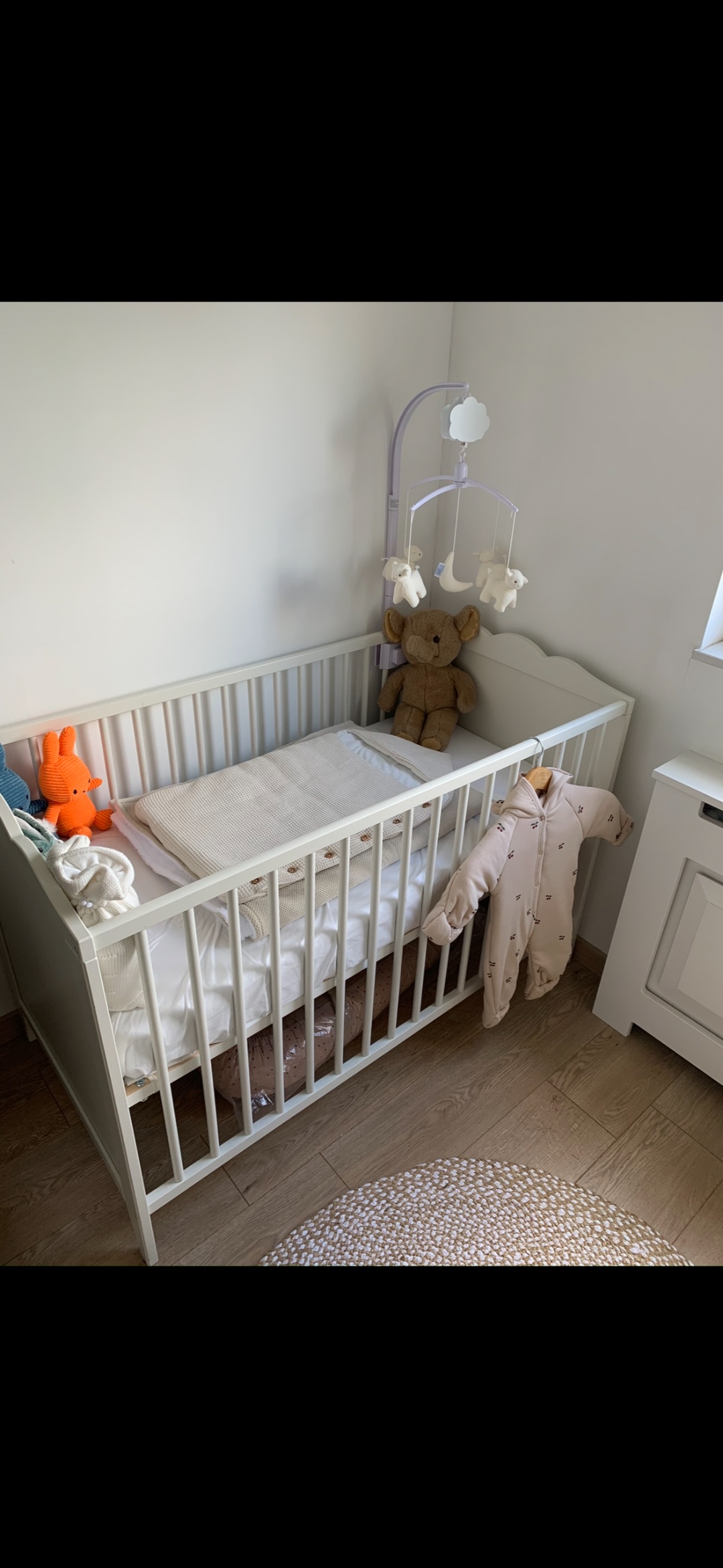 Gratis ledikant inclusief:
- matras
- dekbed
- kussentje
- beddengoed

Ja, het is gebruikt en gebruikssporen maar te goed om weg te gooien. Gratia ophalen. Stuur me een bericht en dan meeten we voor onze deur waar hij op je wacht! 1