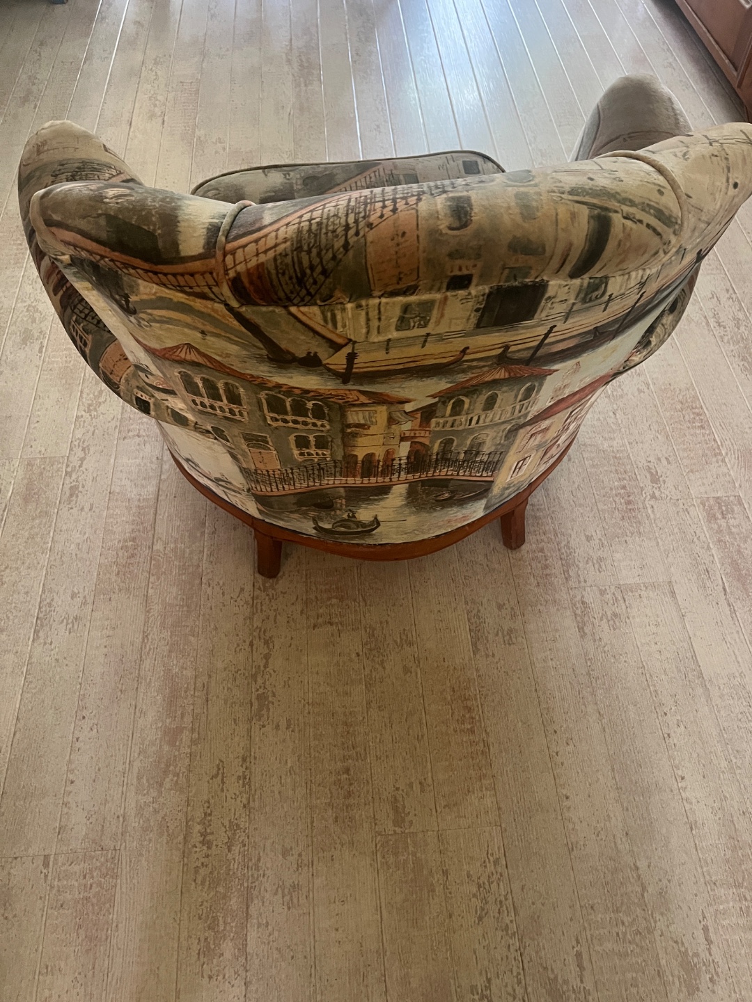 Bank en fauteuil met Venetiaanse print. Dm bij interesse. Gratis op te halen! 3