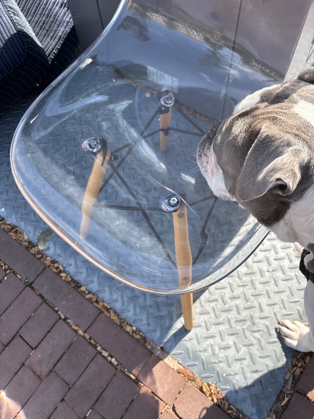 Transparante kuipstoeltjes, wel met een scheur 3