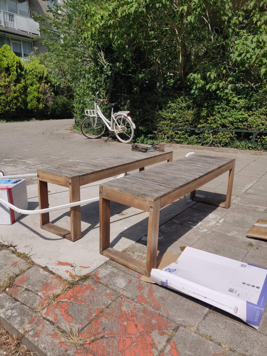 Garden benches and a cool Jotex vase.
Benches are used but could go one more round. Only one plank is rotten. 1