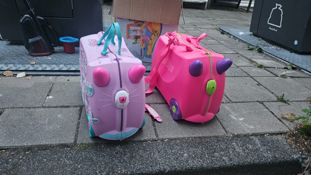 Child suitcases 1