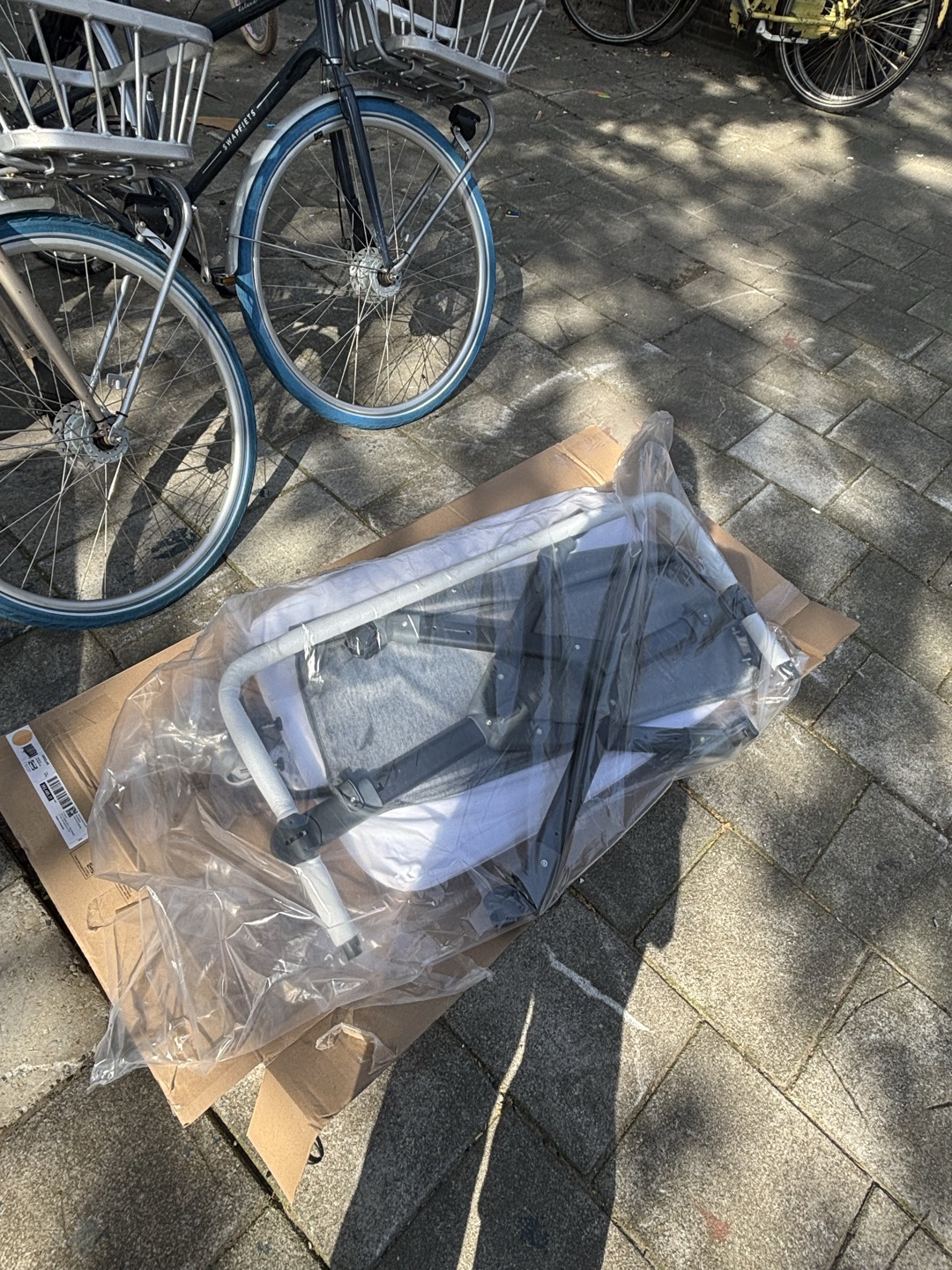 2 Glas in lood deuren, wat informatieve boeken & iets van een van baby bedje tegenover loenermark 3 3