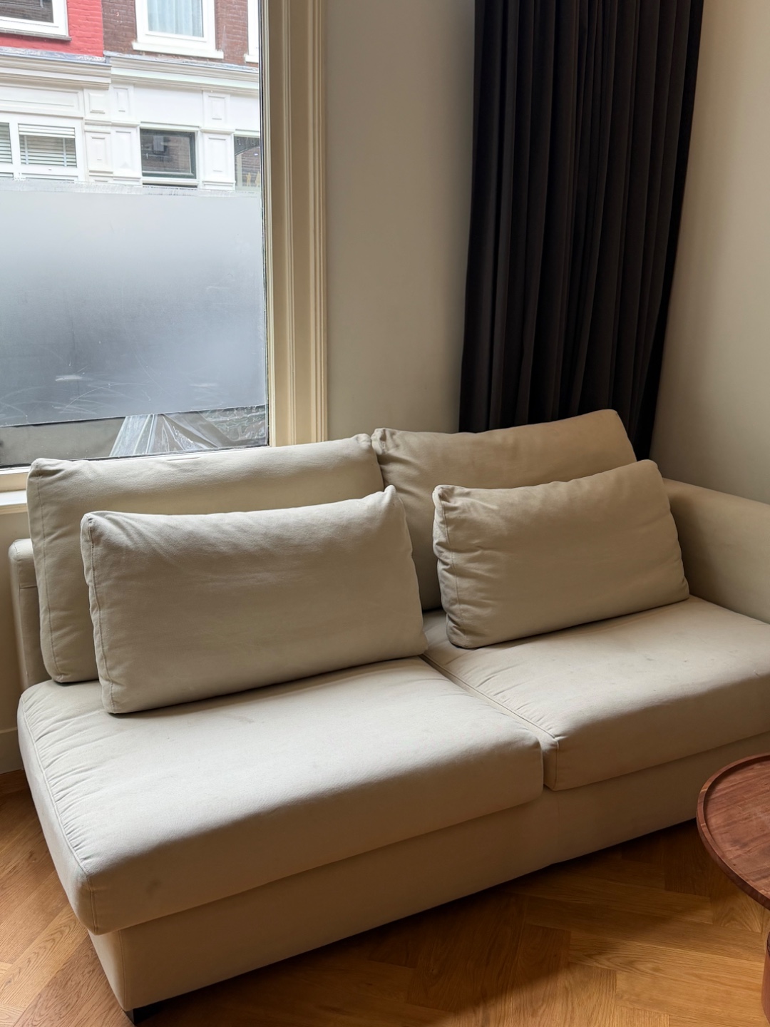 Lounge bank, compleet, twee delen, groot, moet gereinigd worden 2