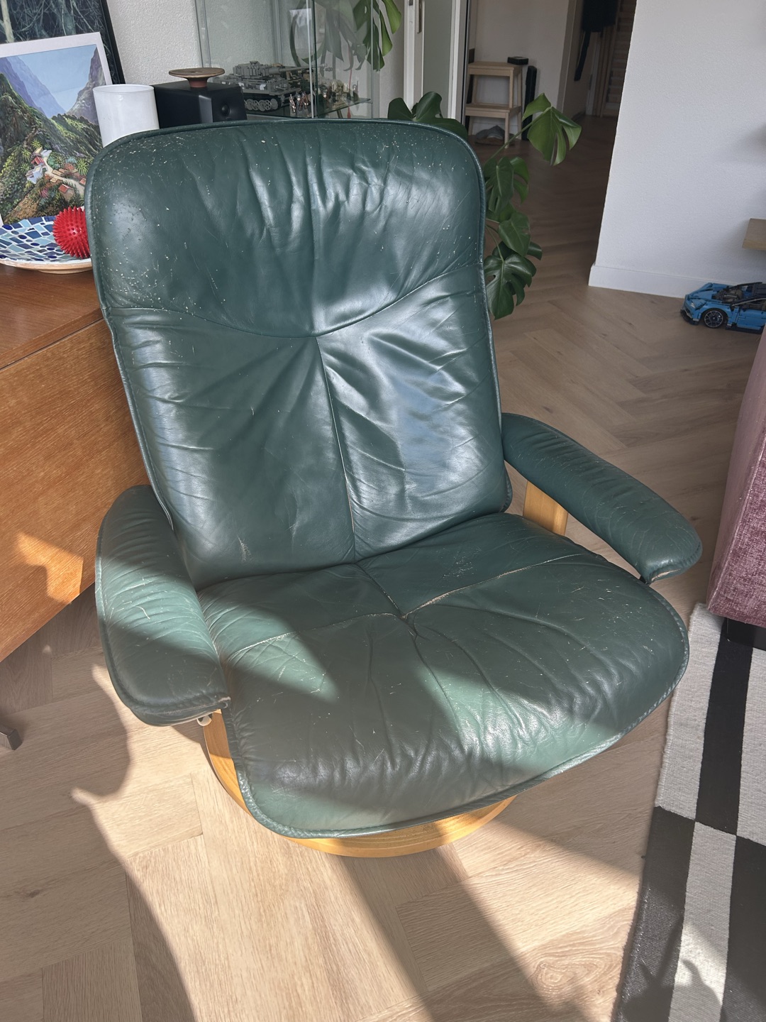 Stressless Chair (has some scratches from my cat) but can still be used. 1