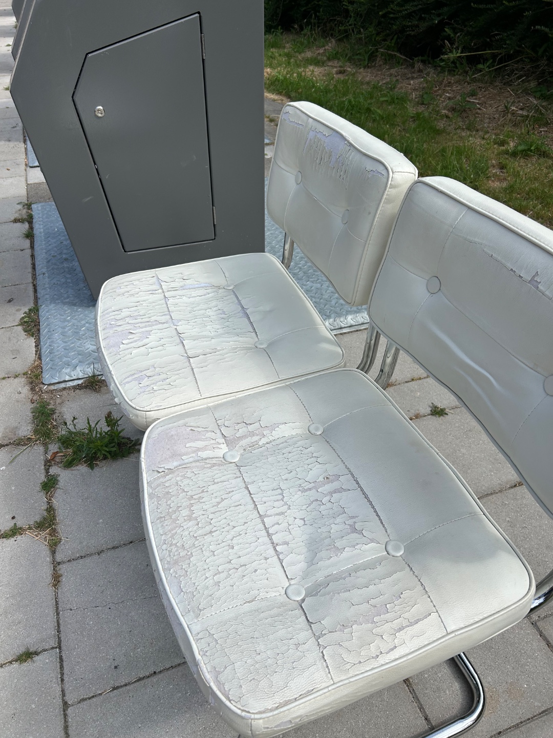 2 witleren buisframe stoelen 2