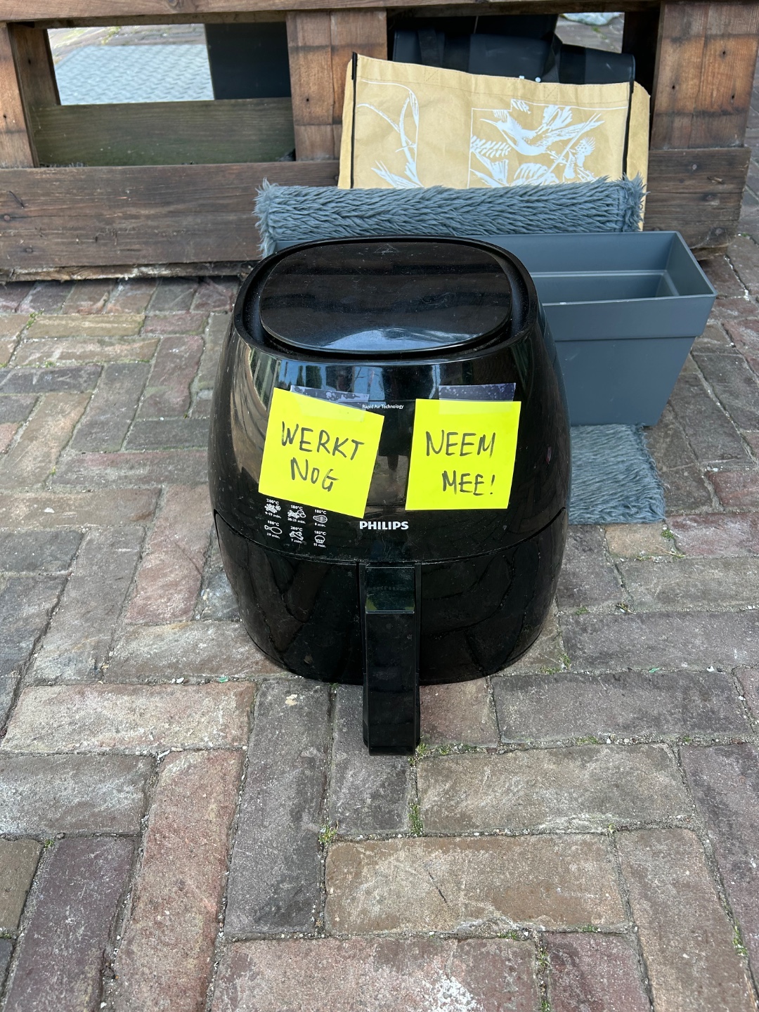 Philips Airfryer, still works, needs cleaning 1