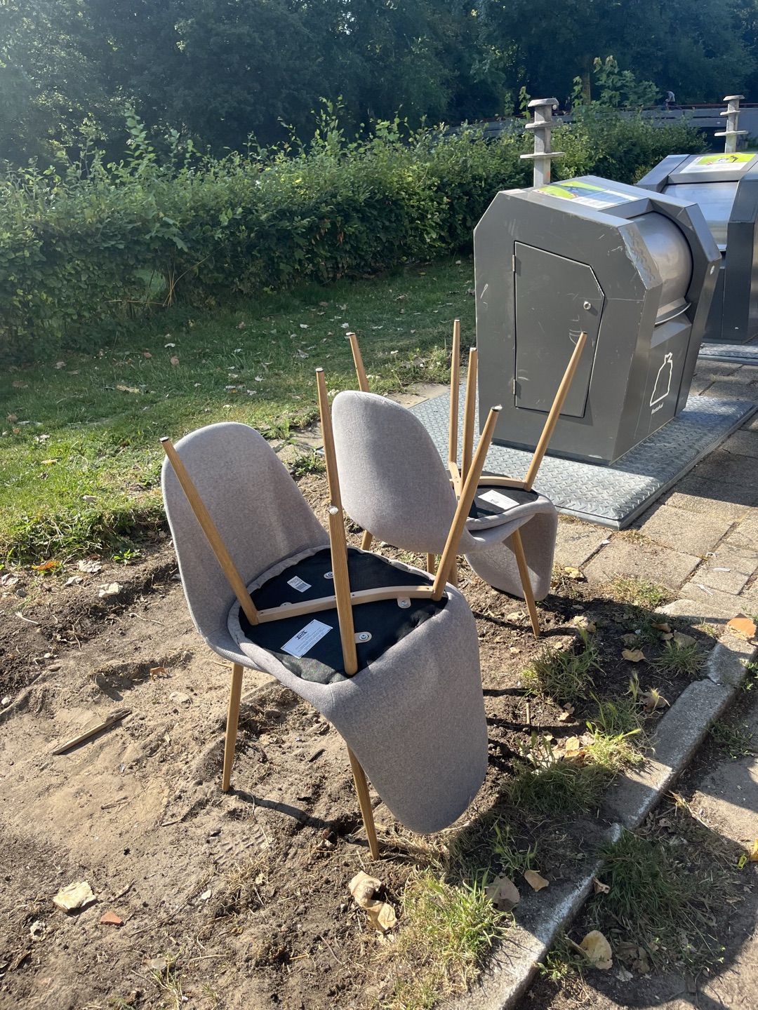 4 chairs look new 1