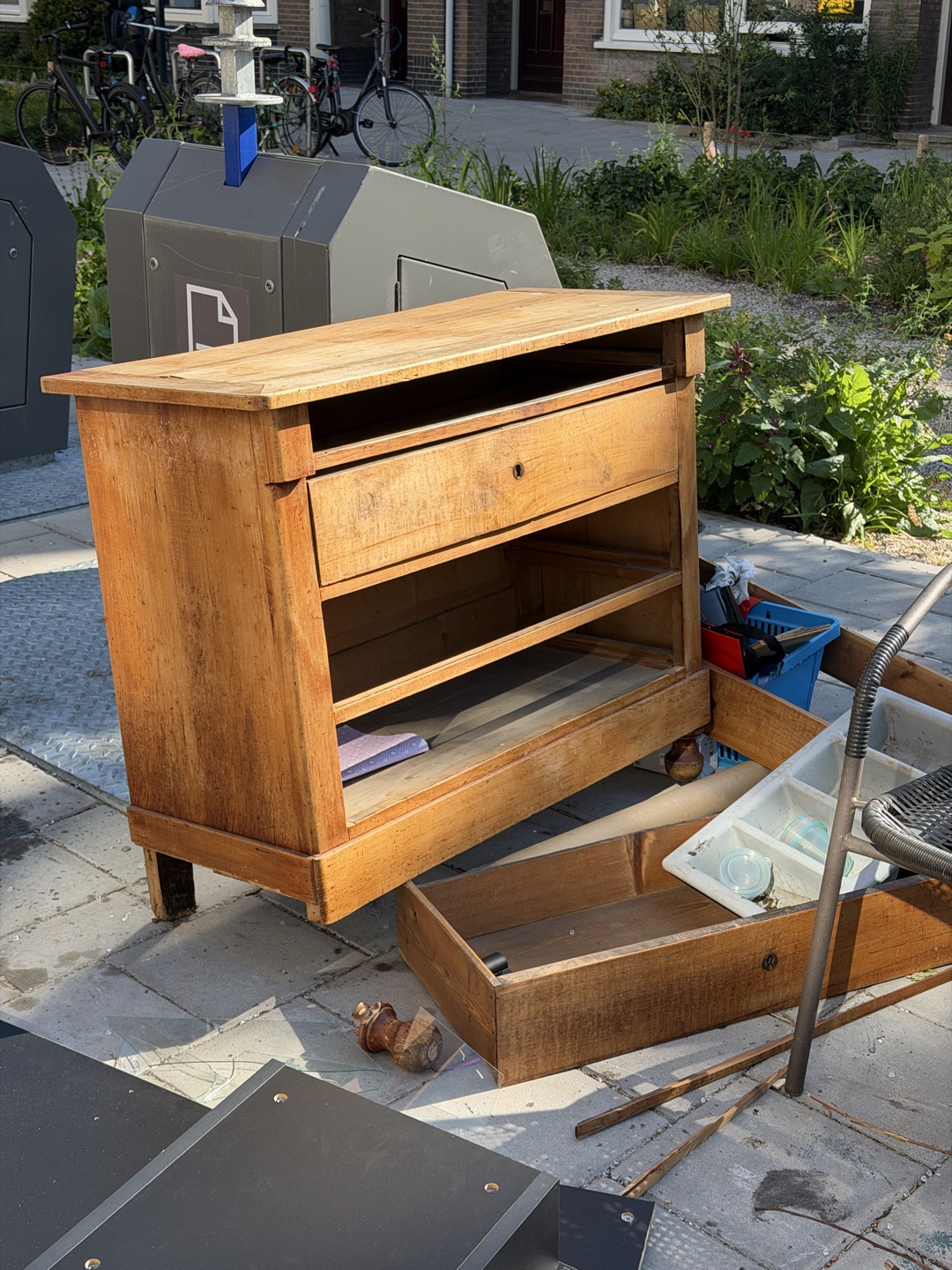 Wooden dresser 1