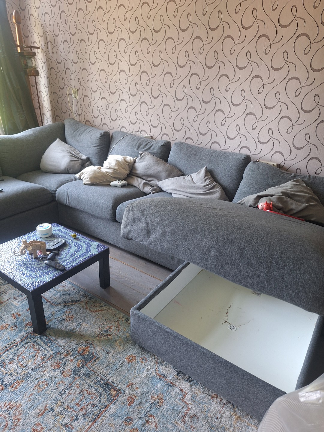 Couch Vimle from ikea, with 2 storage compartiments. 3