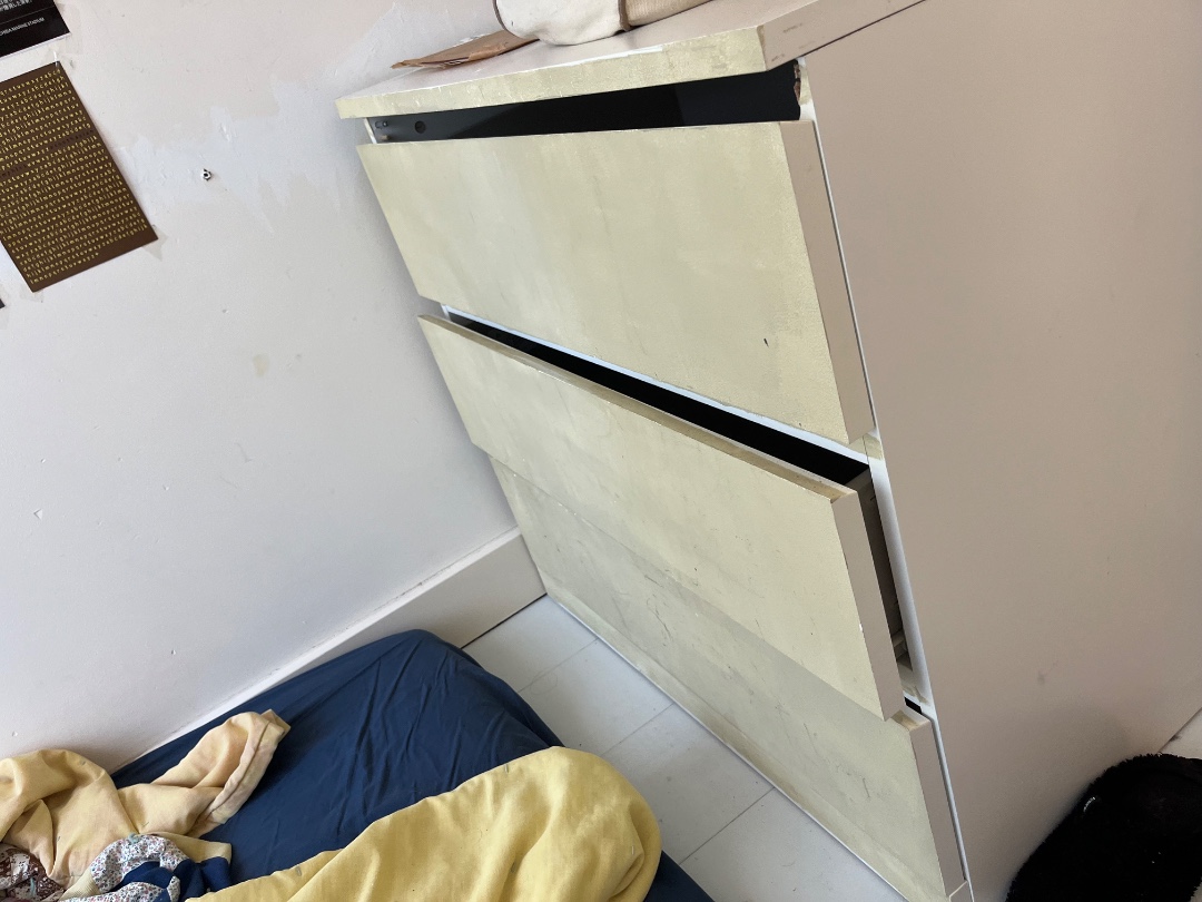 Drawers and ikea drawers and garden furniture, will be taken to the street this evening for trash pickup between 21:00-07:00 so reach out if you want it earlier today 3