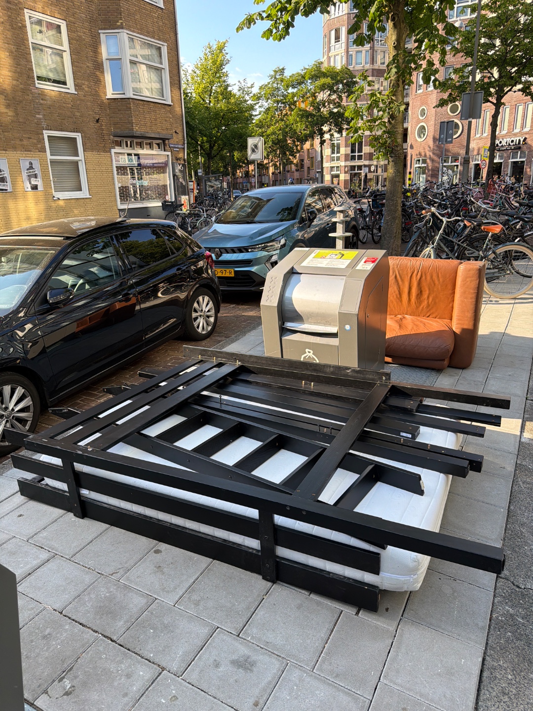 Item found on Amsterdam, Staatsliedenbuurt, Donker Curtiusstraat 3 1