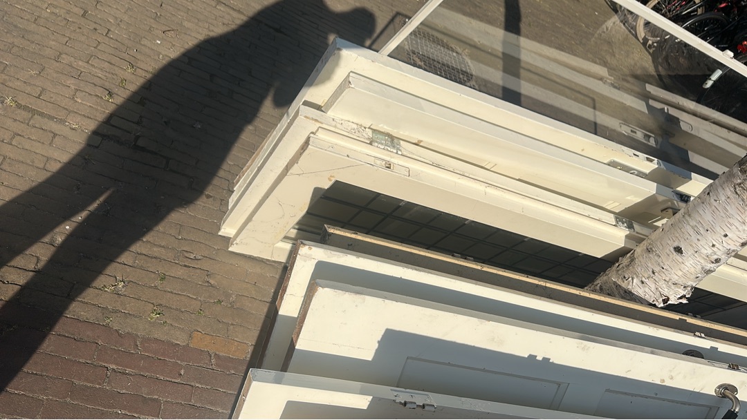 A lot of 30s panel doors and sliding en-suite doors. 1