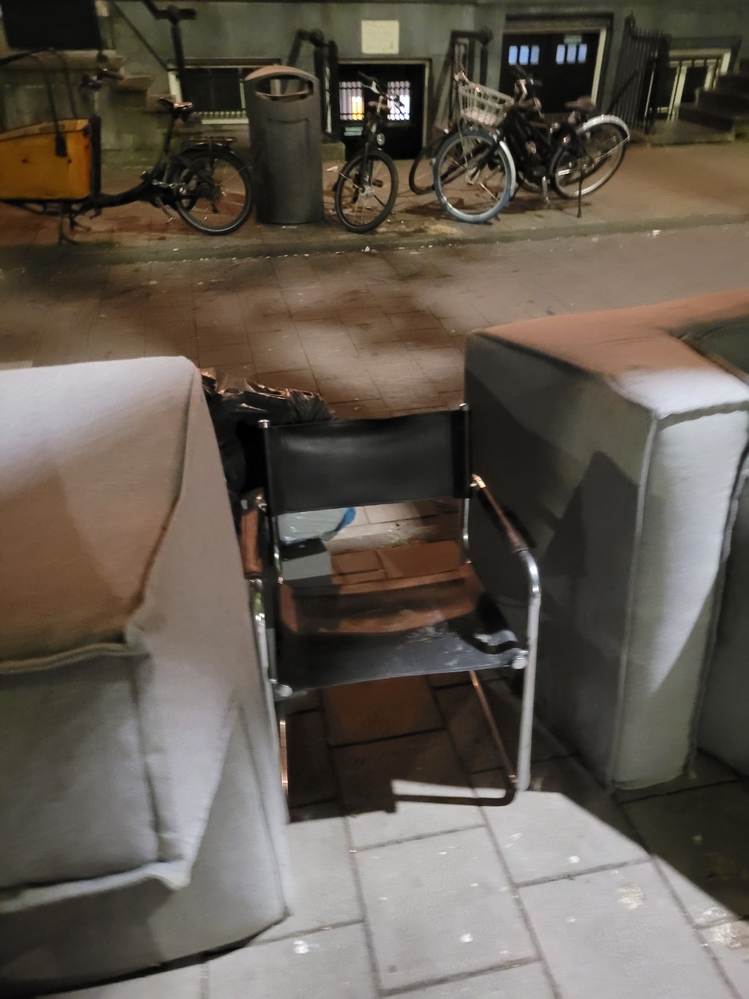 Entire sofa, plus a few stools. Don't know if it's worth something. Decide for yourself 3