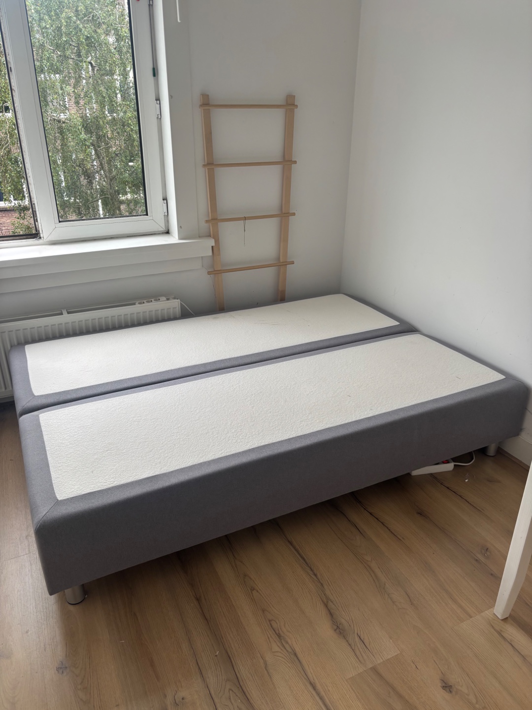 Witte kledingkast en boxspring vandaag ophalen!

App 0610718457 voor contact 2