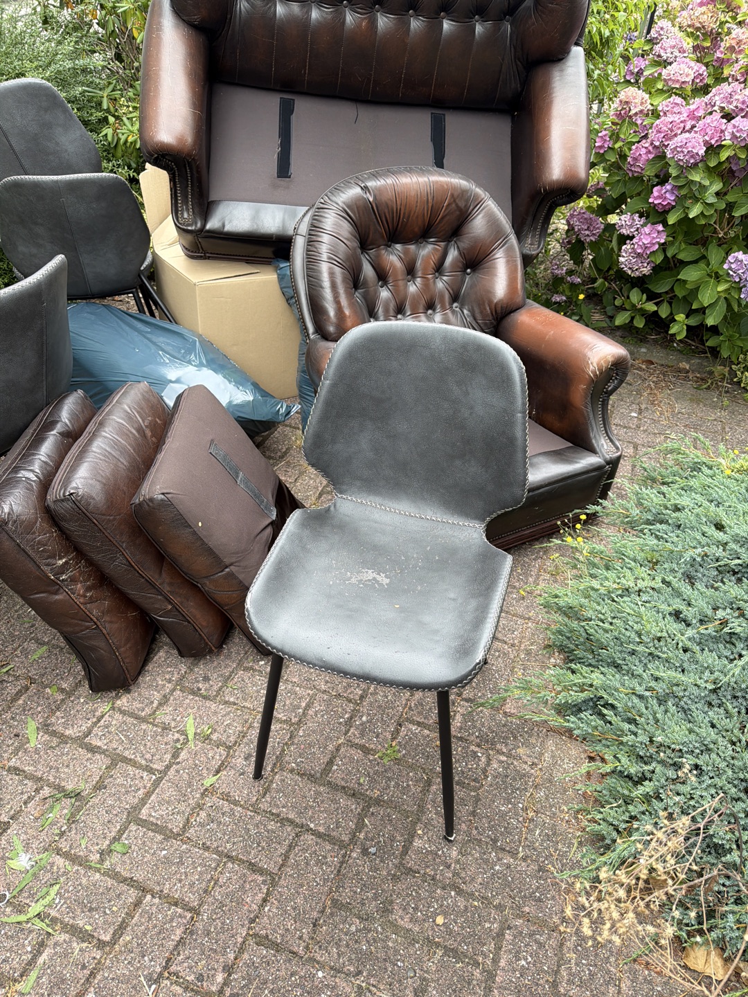 Bank, fauteuil en stoelen 2