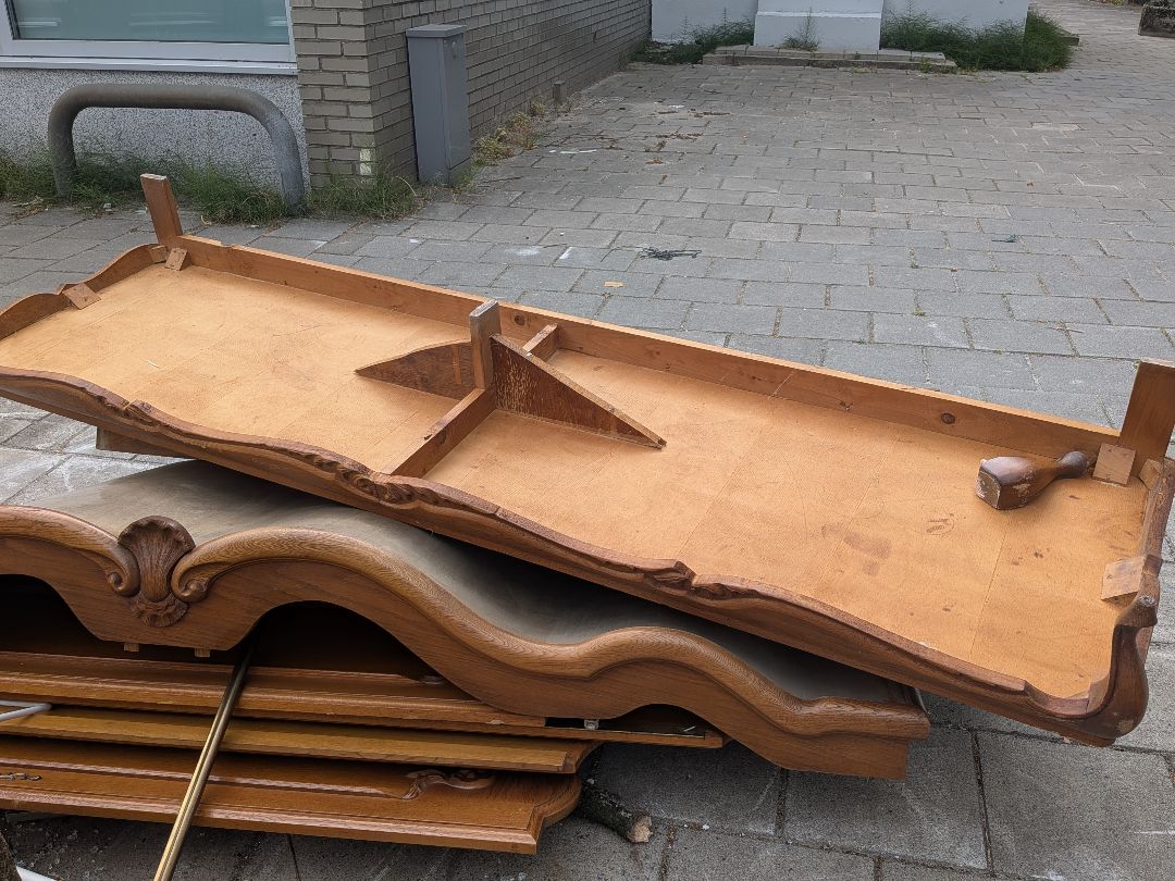Klassiek meubel in onderdelen 1