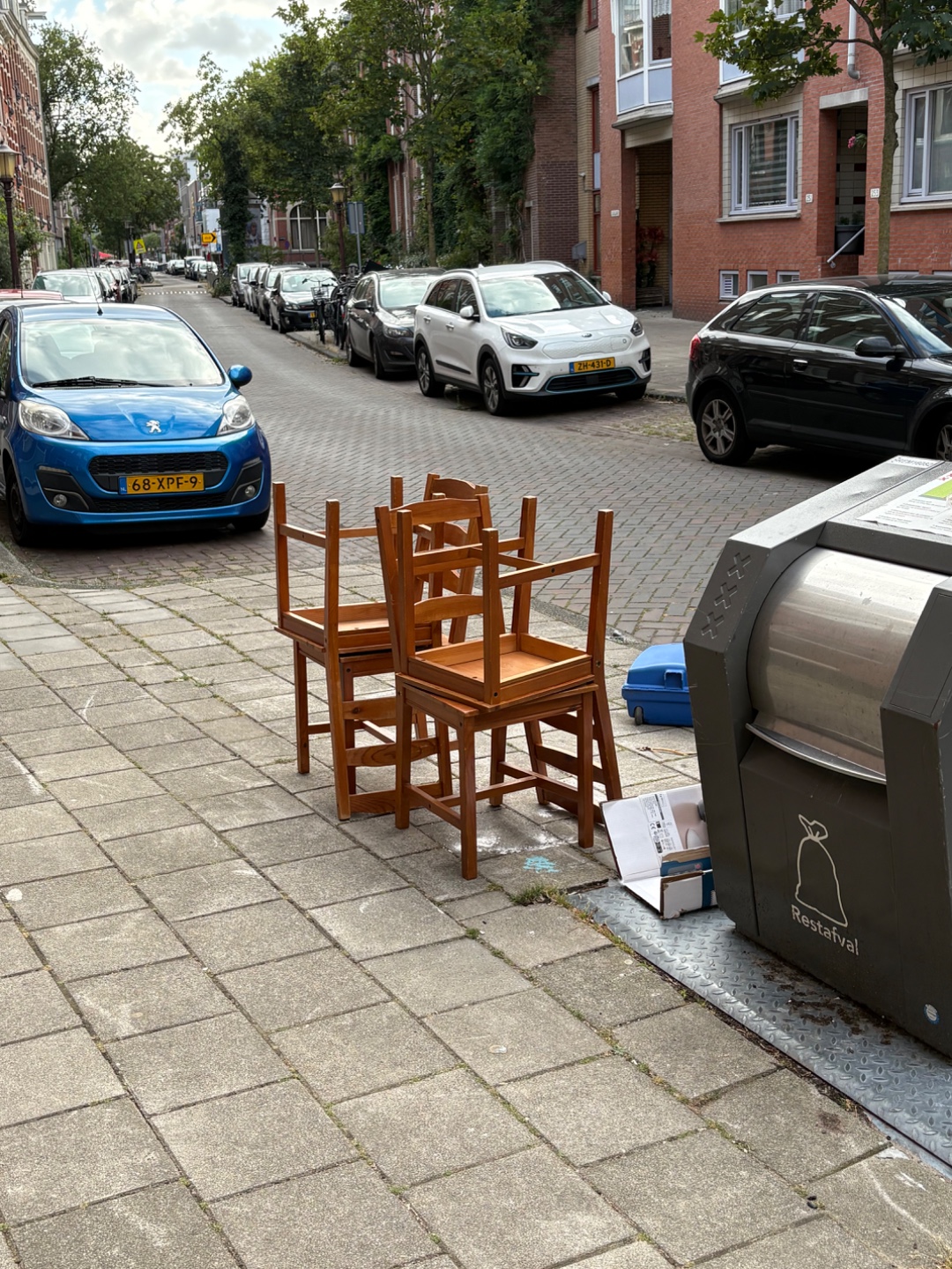 4 houten stoelen 1